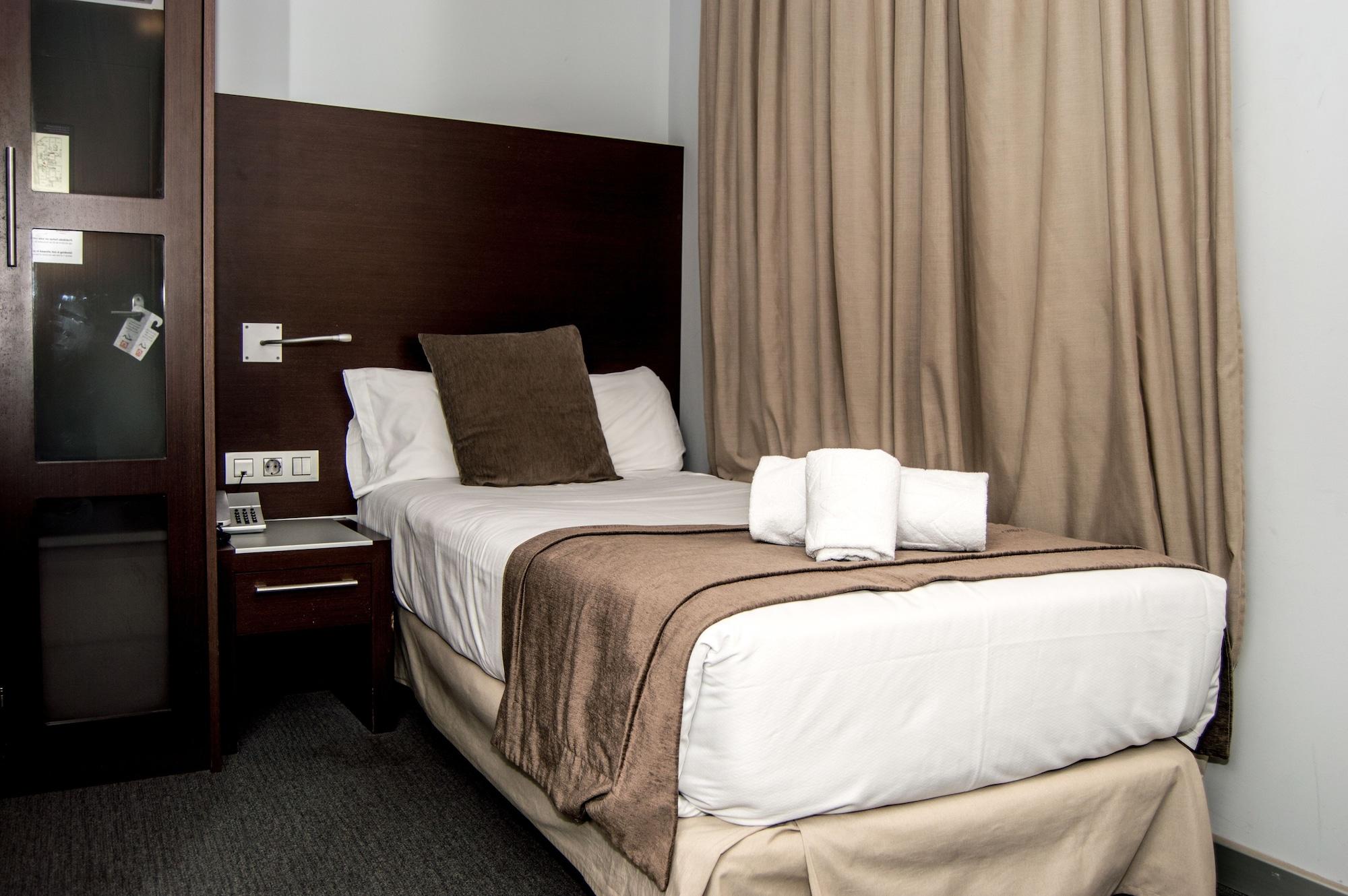 Hotel Madanis Liceo L'Hospitalet de Llobregat Luaran gambar