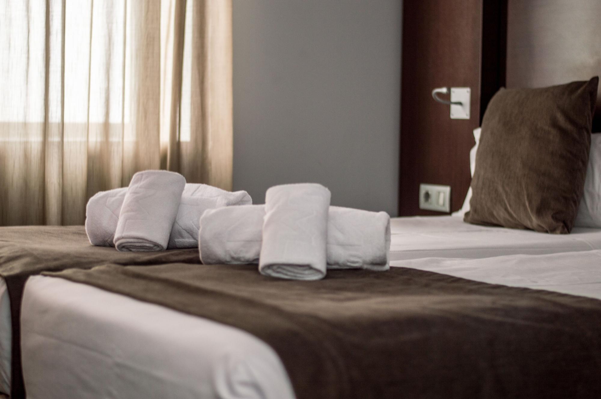 Hotel Madanis Liceo L'Hospitalet de Llobregat Luaran gambar