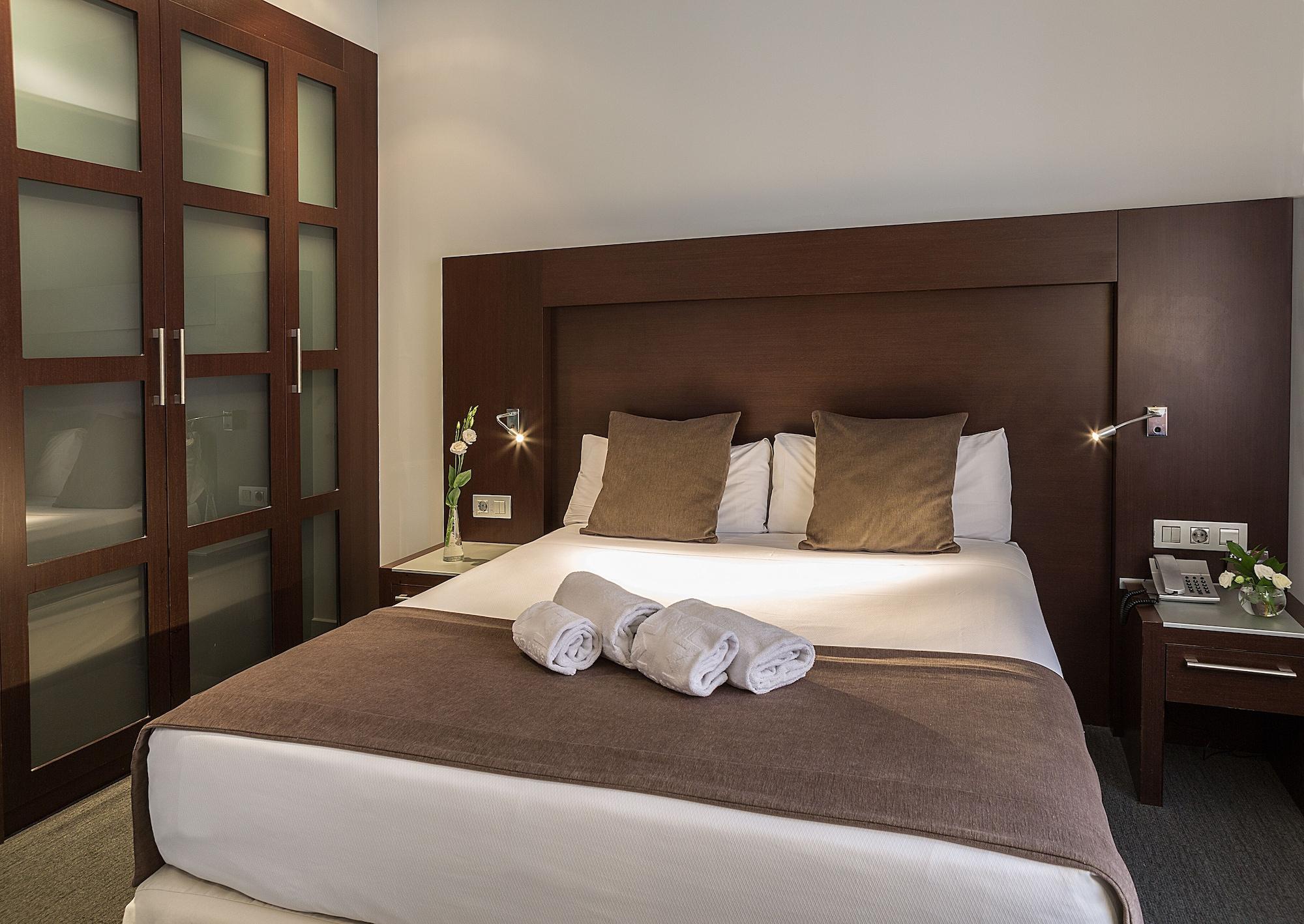 Hotel Madanis Liceo L'Hospitalet de Llobregat Luaran gambar