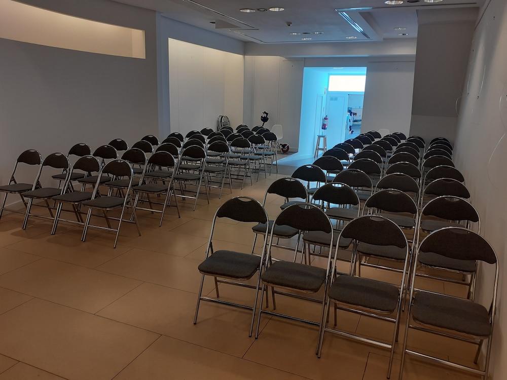 Hotel Madanis Liceo L'Hospitalet de Llobregat Luaran gambar
