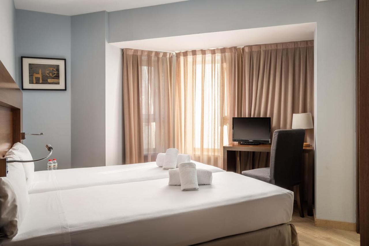 Hotel Madanis Liceo L'Hospitalet de Llobregat Luaran gambar