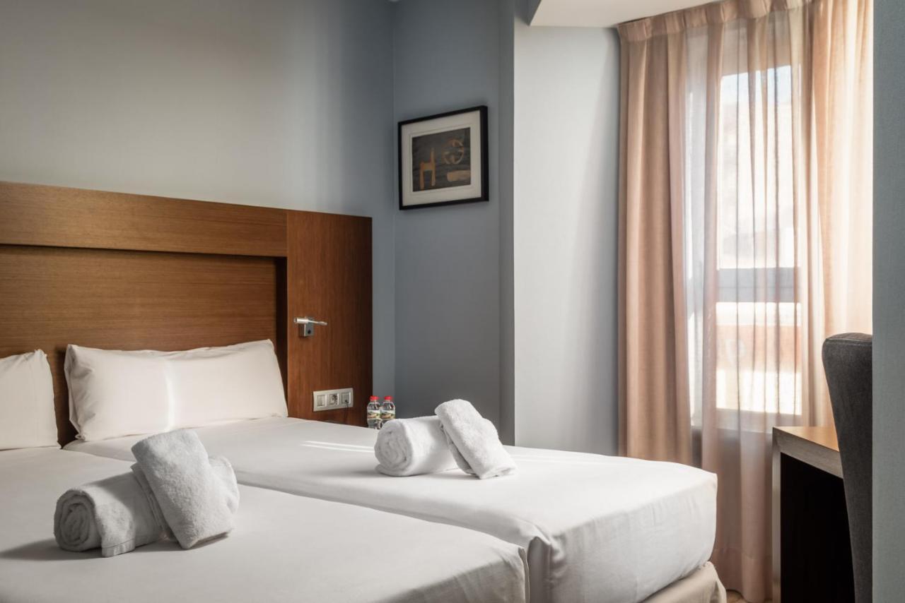 Hotel Madanis Liceo L'Hospitalet de Llobregat Luaran gambar