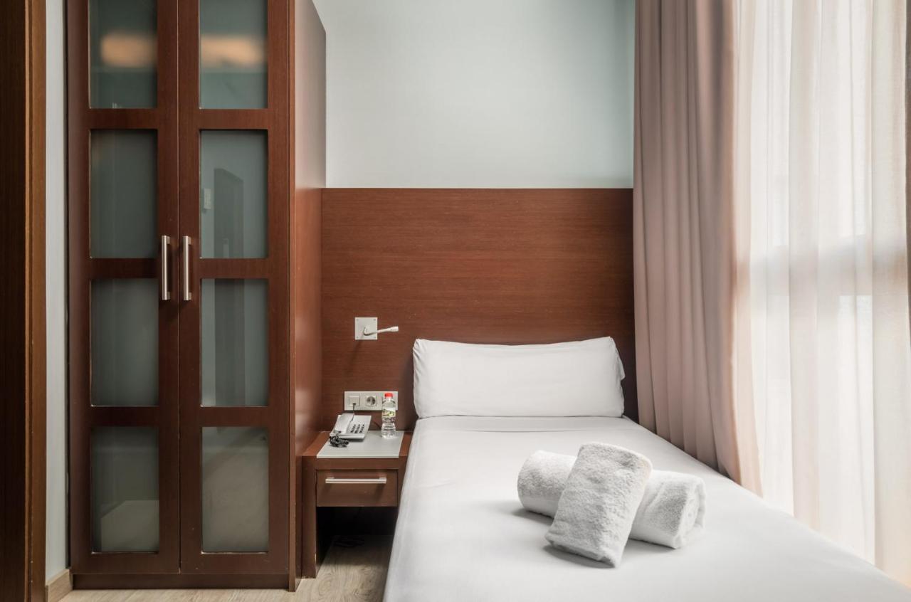 Hotel Madanis Liceo L'Hospitalet de Llobregat Luaran gambar