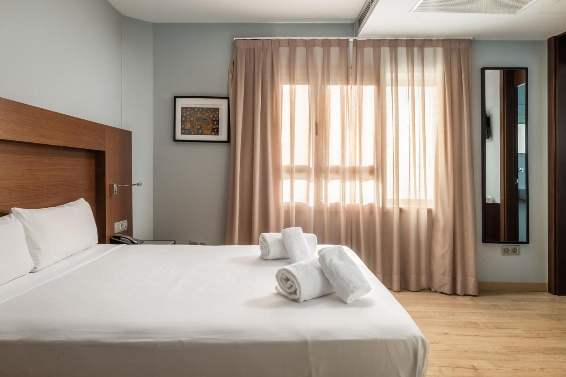 Hotel Madanis Liceo L'Hospitalet de Llobregat Luaran gambar