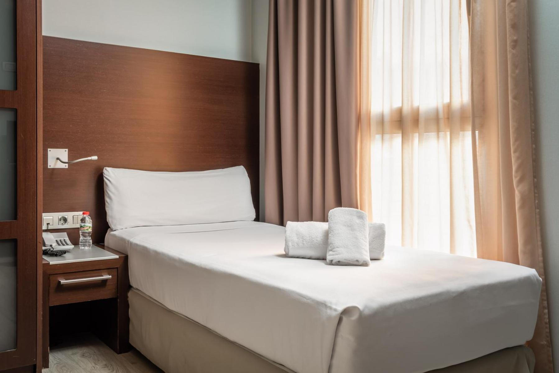 Hotel Madanis Liceo L'Hospitalet de Llobregat Luaran gambar