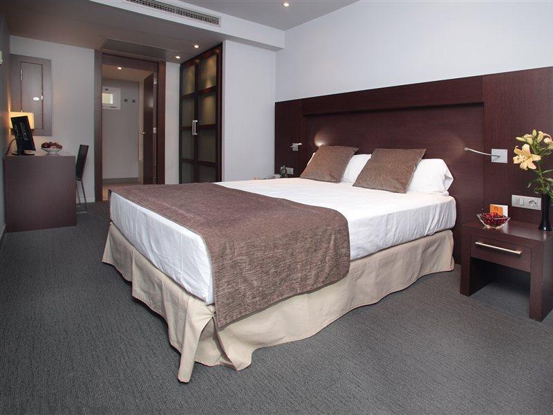 Hotel Madanis Liceo L'Hospitalet de Llobregat Luaran gambar